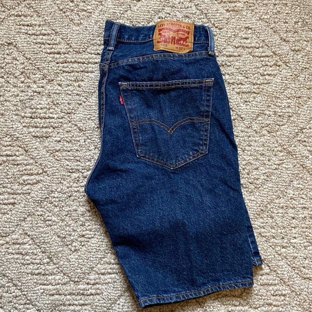 Levi 505 shorts size 32